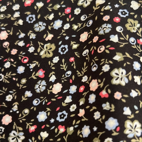 Loft floral blouse with flutter sleeve - Picture 5 of 5